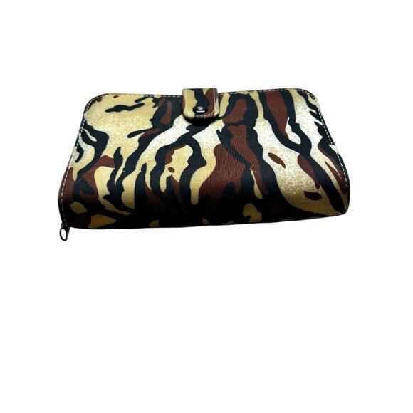 Camouflage Zippered 6 Ring Binder Organizer With Snap Closure - Picture 10 of 10